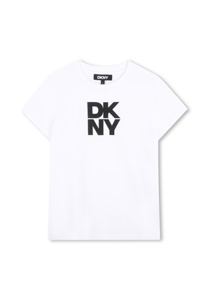T-shirt blanc à manches courtes avec logo DKNY noir centré sur le devant et étiquette DKNY noire à l'encolure.