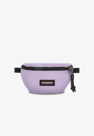 Marsupio Eastpak di colore viola chiaro con zip nera, tracolla nera e patch con logo al centro davanti.