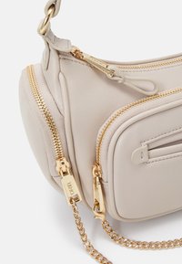 LIU JO S HOBO - Bolso de mano - true champagne