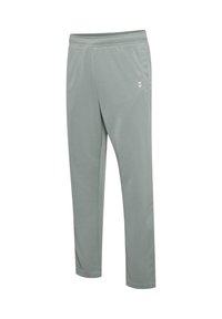 Hellgraue Sporthose mit elastischem Bund, Seitentaschen und kleinem weißem Chevron-Logo am rechten Oberschenkel.