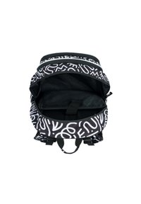 Zaino nero con motivi astratti bianchi, dotato di due scomparti con zip e un interno nero con una sezione imbottita.