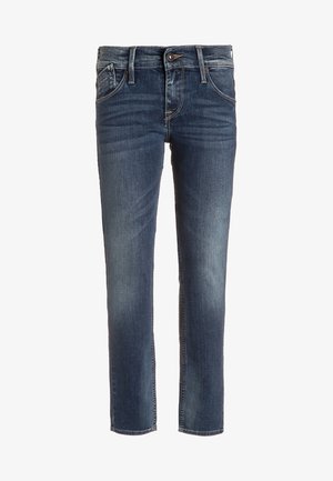 Jean en denim bleu foncé avec une coupe droite, doté d'une taille mi-haute, de cinq poches et d'un léger décoloration près des genoux.