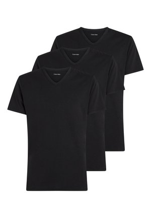 Schwarzes V-Ausschnitt-T-Shirt aus weichem Baumwollgemisch, mit kurzen Ärmeln und slim-fit, getragen mit schwarzen Shorts. Sauberes, minimalistisches Design.