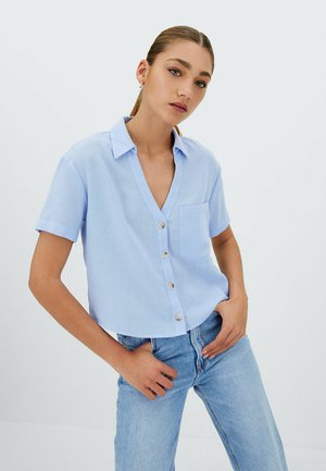 RUSTIKALES MIT VERSTÄRKTEM KRAGEN - Button-down blouse - light blue