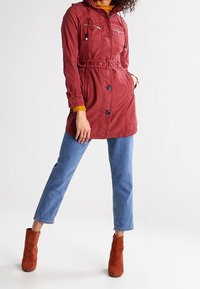 khujo Parka - red