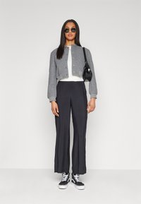 Vero Moda VMCHLOE SHORT  - Bomberjacka -  grey