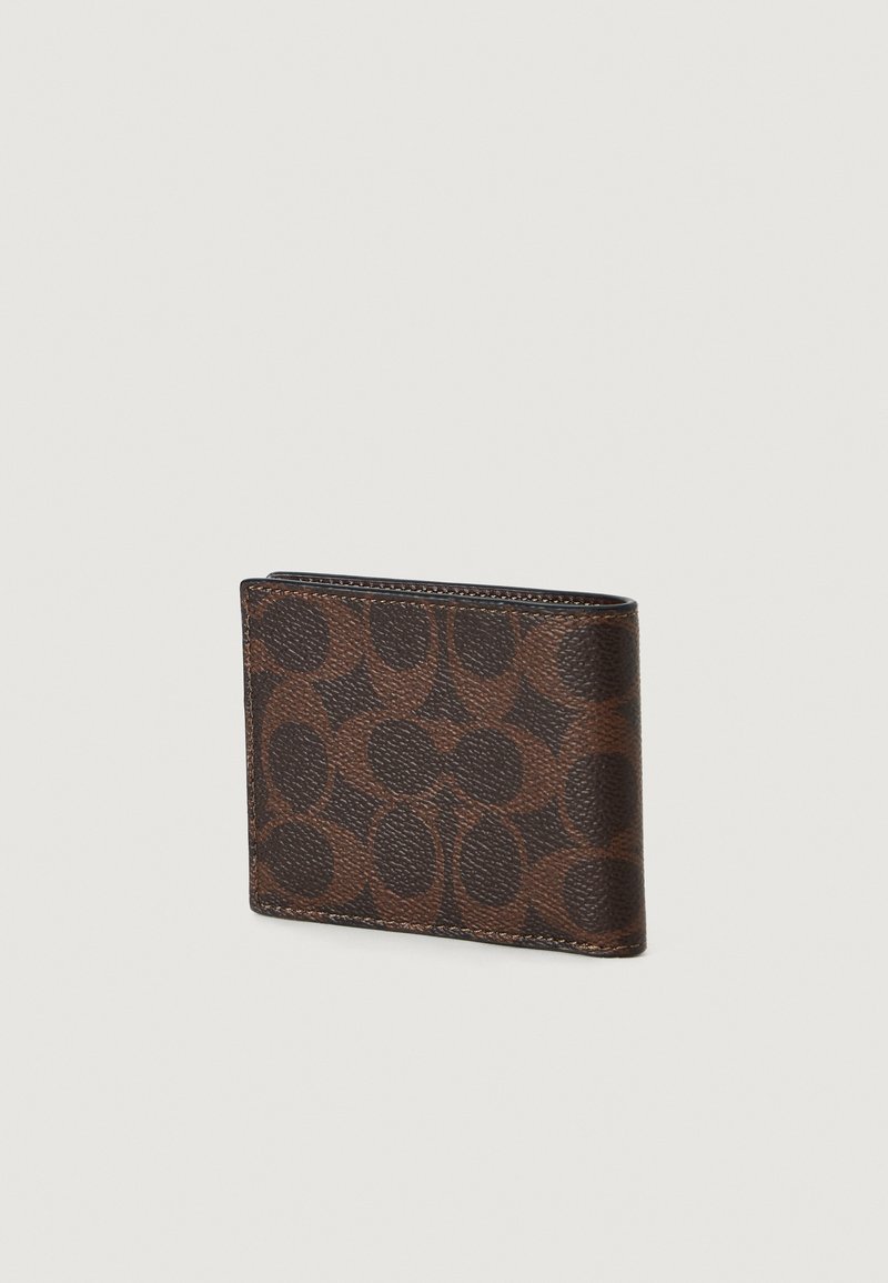 Portefeuille bifold marron à motifs foncés avec des formes rectangulaires arrondies sur un cuir texturé, présenté sur un fond clair uni.