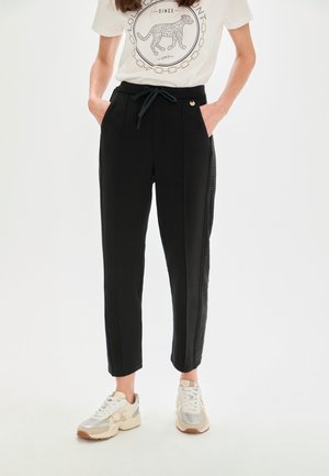 SLACKS - Pantalones deportivos - black
