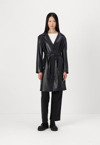 ONLY ONLBINA WRAP COAT - Giacca in similpelle - black
