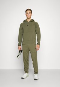Nike Performance Jersey con capucha - medium olive/black