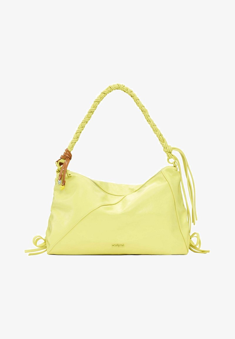 Bolso de mano amarillo de cuero con un asa trenzada, que presenta un diseño texturizado y lazos laterales. Incluye un adorno de cuero desmontable.