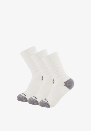 Trois chaussettes blanches montantes avec des orteils et talons gris, des bords côtes et un texte noir sur la zone des orteils sur fond blanc.