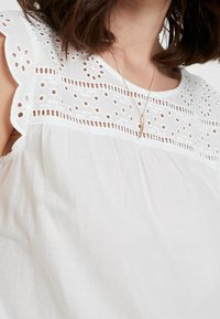 s.Oliver Top - off-white