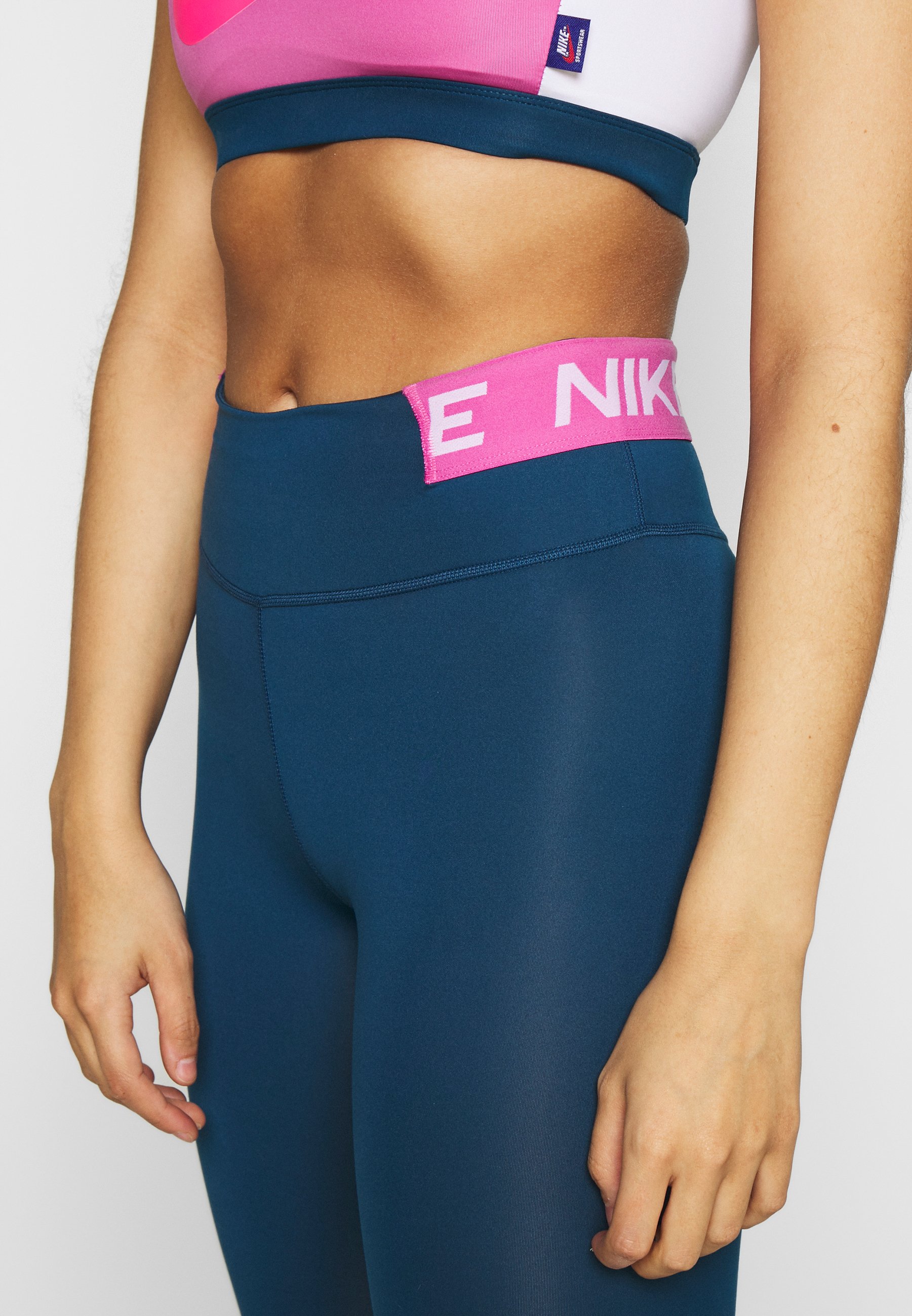 nike cosmic fuchsia leggings