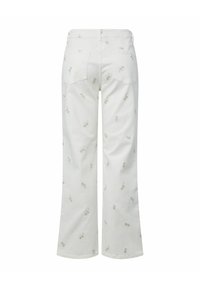 Pantalon blanc à jambes larges avec un petit imprimé floral discret, poches arrière et passants de ceinture, vu de dos sur fond uni.
