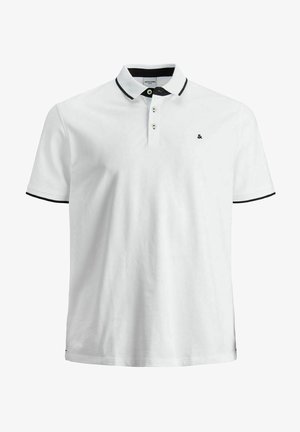 Valkoinen puuvillapolo-paita, jossa on musta kaulus ja hiuskoristelu, kolmonen napitus ja hienovaraisesti brodeerattu brändilogo.