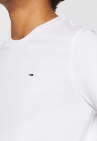Tommy Jeans T-shirt - bas - white