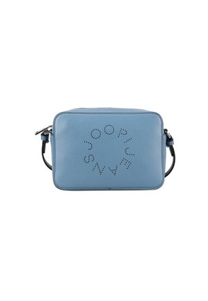 Sininen suorakaiteen muotoinen olkalaukku, jossa on rei'itetty pyöreä logokuvio ja musta säädettävä hihna valkoisella taustalla.