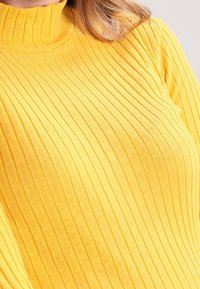 KIOMI TALL Langarmshirt - yellow