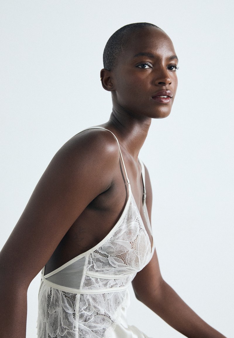 Calvin Klein Underwear CHEMISE CK BLACK FLORAL LACE - Nightie -  chalk/off-white - Zalando.co.uk