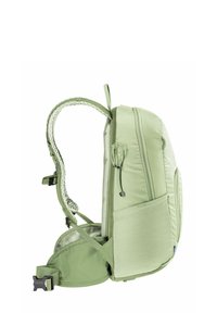 Mochila verde clara con correas de malla acolchadas, múltiples compartimentos, bolsillo lateral y cinturón ajustable para soporte y comodidad.