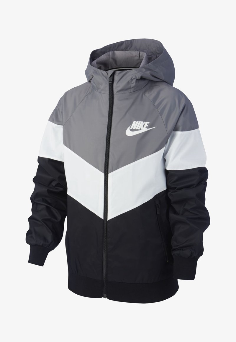 Kurtka Nike z kapturem, w kolorowym designie w odcieniach szarości, bieli i czerni, z zamkiem błyskawicznym z przodu i elastycznymi mankietami. Wyraźny detal z logo.