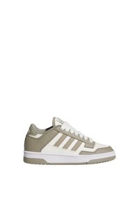 Ljusgrå och vit sneakers av läder och syntetmaterial, med tre ränder, vita snören och en gummisula.