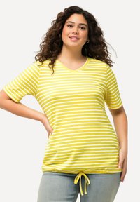 Ulla Popken STRIPED DRAWSTRING HEM SHORT SLEEVE TEE - Triko s potiskem - buttercup