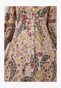 Valitud, neutral beige