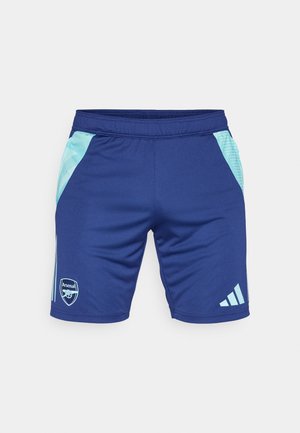 Pantaloni corti sportivi blu navy realizzati in tessuto traspirante, con pannelli laterali azzurri, un logo dell'Arsenal e tre strisce decorative sull'orlo.