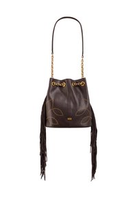 Braune Leder-Bucket-Bag mit goldfarbenen Beschlägen, Kettenriemen und Fransen-Detail. Verziert mit genähten Blattmustern und einem Kordelzugverschluss.