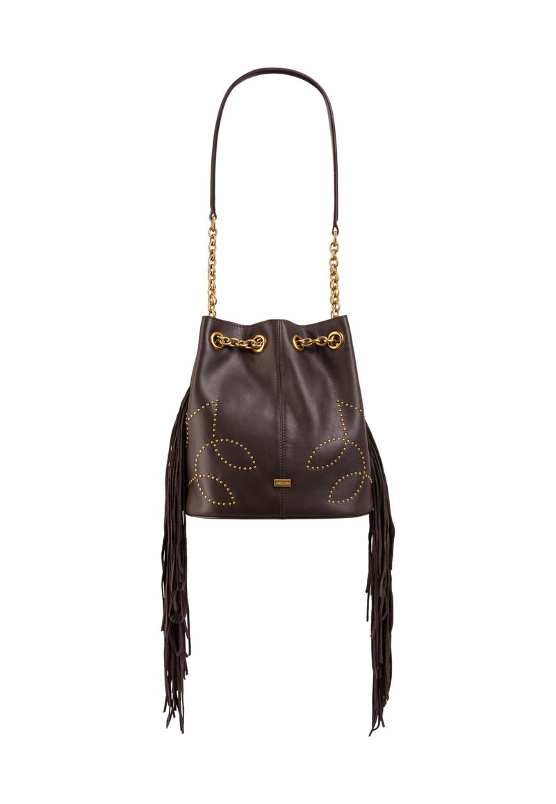 Braune Leder-Bucket-Bag mit goldfarbenen Beschlägen, Kettenriemen und Fransen-Detail. Verziert mit genähten Blattmustern und einem Kordelzugverschluss.