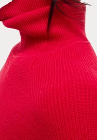 Marks & Spencer Trui - red