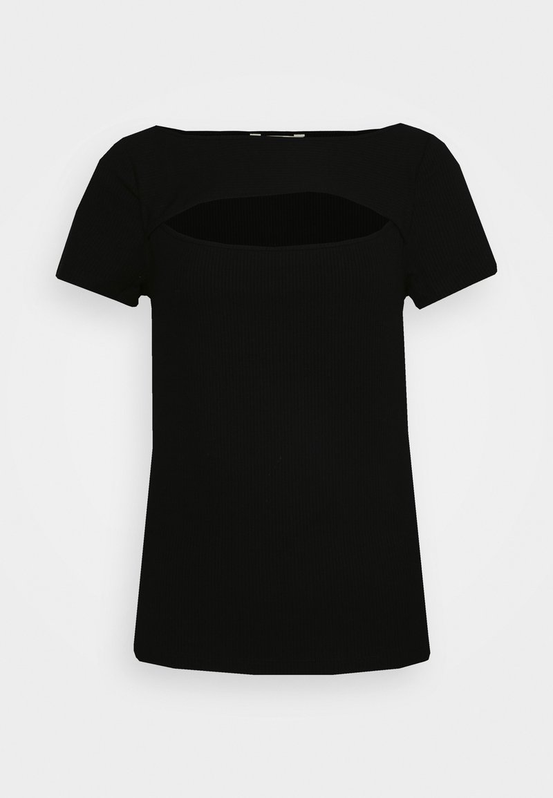 T-shirt preta com nervuras, decote quadrado e mangas curtas, apresentando um detalhe recortado abaixo do decote.