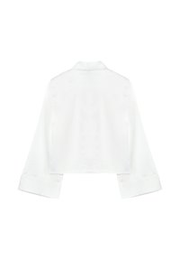 Chemise blanche courte avec un col, des manches larges et une texture lisse. Présente un design minimaliste sans motifs ni accents supplémentaires.