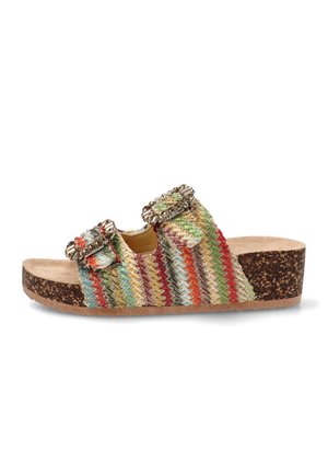 Sandalia cuña con punta abierta, con tiras de tela tejida multicolor y dos hebillas decorativas en una suela con textura de corcho.
