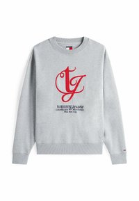 Sudadera gris hecha de una mezcla de algodón, con un gran logo bordado en rojo en el frente que dice "tommy jeans" en color marino.
