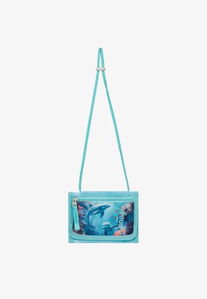 Turkusowa torba na ramię z nadrukiem delfina, z zamkiem błyskawicznym i plecionym paskiem. Wykonana z trwałego materiału o teksturowanym wykończeniu.