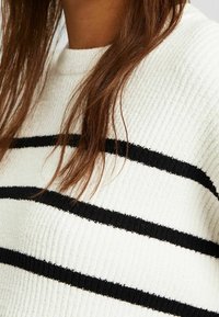 Bershka Stickad tröja - beige