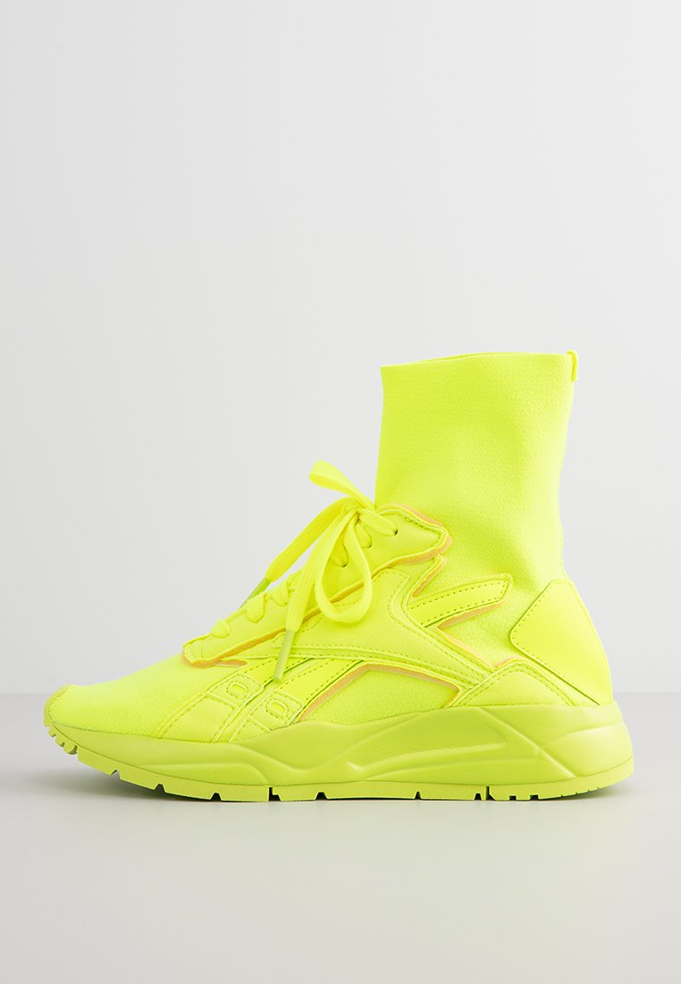 Zapatillas altas