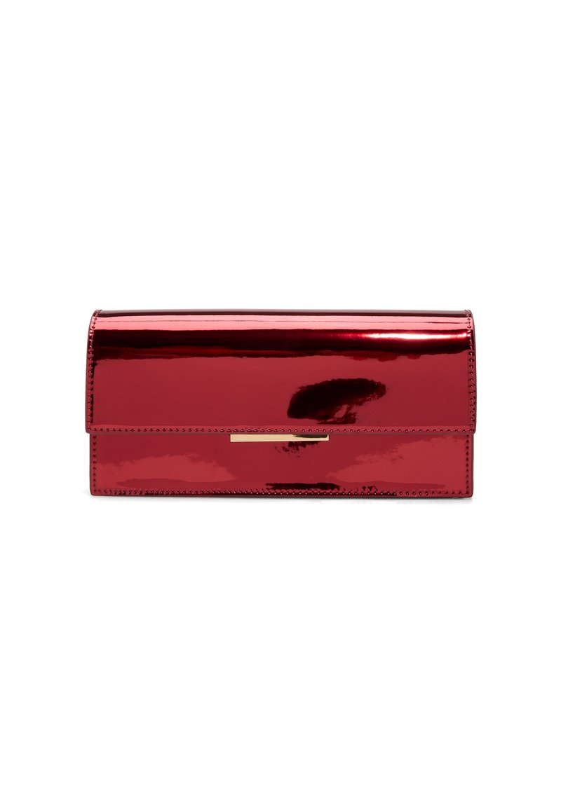 Roter lackierter Geldbeutel mit rechteckiger Form, genähten Kanten und einem goldfarbenen Hardwareakzent auf der Vorderseite. Glatte, glänzende Oberfläche.