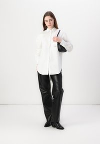 Calvin Klein Jeans LONG UTILITY SHIRT - Camicia - bright white