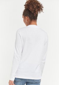 Next HIGH NECK - Pitkähihainen paita - white