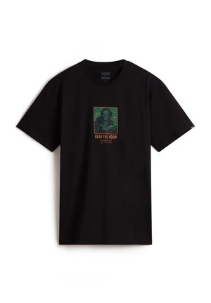 T-shirt noir Vans avec un graphisme vert et orange d’un squelette lisant un livre et le texte "READ THE ROOM CLASSIC LIT" sur la poitrine.