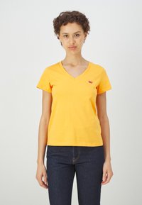 Levi's® PERFECT VNECK - Navadna majica - orange