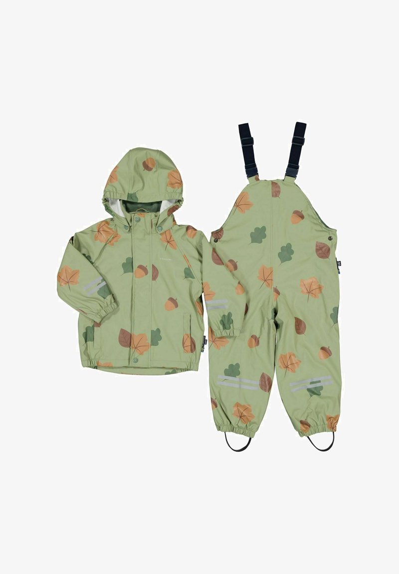 Vandtæt grøn børnejakke og overalls med mønstre af blade og agern. Har reflekterende striber, elastiske manchetter og justerbare stropper.