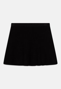 Jupe noire en tricot côtelé avec une coupe évasée, dotée d'une taille lisse et d'une couleur unie, sans motifs ni embellissements.