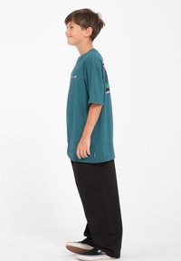 Volcom ARTHUR DINO - T-shirt imprimé - evergreen