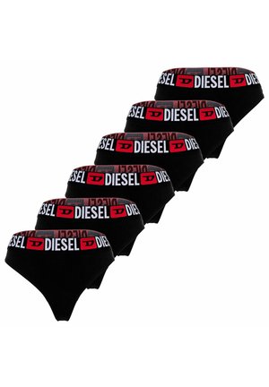 Culottes noires en bikini avec une large ceinture élastique arborant le logo "DIESEL" en blanc et rouge. Six paires présentées dans un agencement empilé.
