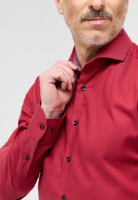 Eterna BAUMWOLLHEMD - SLIM FIT - Zakelijk overhemd - rot